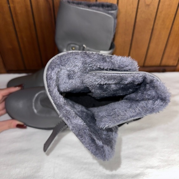 EXCELLENT CONDITIONS BOOTS FOR COLD WEATHER SIZE 8.5 HOME FREE SMOKE NO PETS - Picture 3 of 5